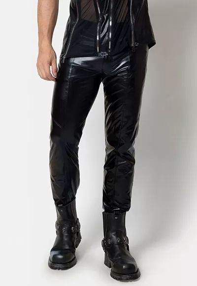 Joss shiny wetlook trousers belong to L'Homme, men's basic collection by Patrice Catanzaro, made in France. Joss sexy trousers are made of black wetlook, a stretchy and flexible fabric. They have pockets on the sides and close with a snap button and zip. Wear them with an harness or t-shirt. Catanzaro offers a wide range of sizes. This fetish model...