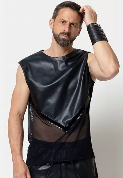 Ingvald faux leather tank top in black color.  Manufactured in French workshops, signed by renowned fashion designer Patrice Catanzaro, available in size S to 4XL. Composition: 60% Polyurethane, 40% Polyester.  Brand Patrice Catanzaro, Collection Homme 6, Reference Pc303004h6 1 piece.  Patrice Catanzaro, the brand of sexy outfits of very good quality,...