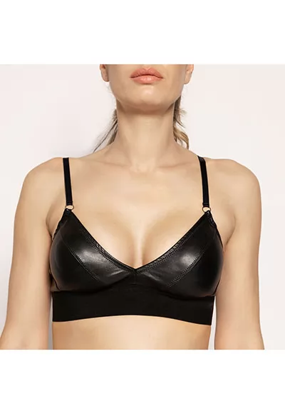 Jade false leather Bralette in black color.  Manufactured in French workshops, signed by renowned fashion designer Patrice Catanzaro, available in size S to 4XL. Composition : 60% Polyurethane, 40% Polyester.  Brand Patrice Catanzaro, Collection Tome 18, Reference PCB02207T18.2 1 piece.  Patrice Catanzaro, the brand of sexy outfits of very good quality,...