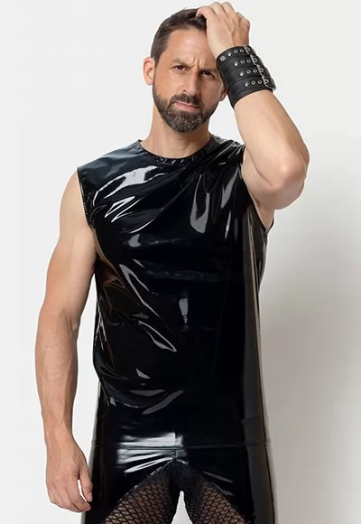 Soren vinyl tank top in black color.  Manufactured in French workshops, signed by renowned fashion designer Patrice Catanzaro, available in size S to 4XL. Composition: 80% Polyester, 12% Polyurethane, 8% Elastane.  Brand Patrice Catanzaro, Collection Homme 6, Reference PC303615H6 1 piece.  Patrice Catanzaro, the brand of sexy outfits of very good quality,...
