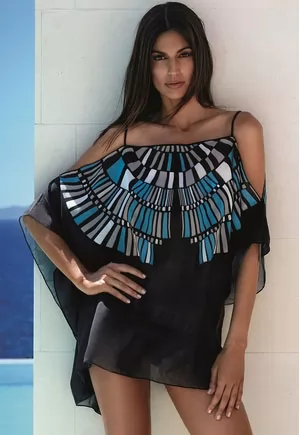 Caftan de bain, bretelles nouées sur les épaules, motif géométrique élégant, collection Geometrica de la marque Selmark Mare  1 pièce  Coloris noir  Composition 20% elasthanne, 80% polyamide