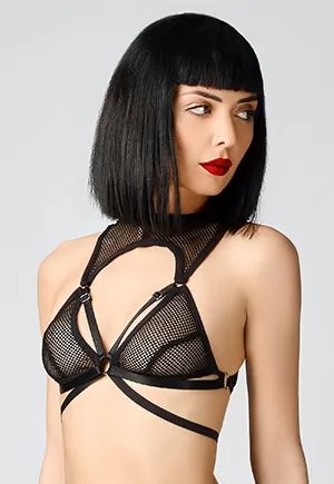 Soutien gorge fetish luxe de forme Bralette, modèle Jet Black en résille, élastique satiné et éléments argentés, ajustable sur les côtés. 1 pièce.  E.L.F ZHOU London est une marque érotico-chic luxueuse d'un nouveau genre, confectionnant avec précision des pièces exceptionnelles incarnant la séduction, la féminité et l'érotisme.