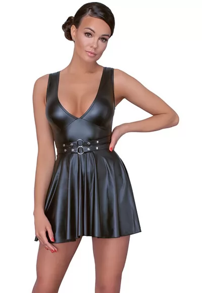 Robe évasée sexy en simili cuir au design tendance et fluide pour charmer ! La robe courte de Cottelli PARTY est faite d'un matériau noir mat. La partie supérieure de la robe est ajustée et la partie inférieure est une partie jupe évasée et oscillante. La robe sexy est très décolletée sur le devant. Il y a aussi une ceinture ajustable à...