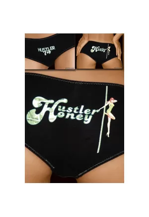 Le Shorty sexy pole dance Hustler comporte les tous derniers graphismes Hustler élaborés à l'aide de nouvelles techniques d'impression.  Révélez votre côté séductrice !  Taille S 34-36  En coton super confortable, Coutures apparentes, jolie échancrure.  Lingerie de marque Hustler Hollywood, une marque dont l'objectif est de proposer une expérience...