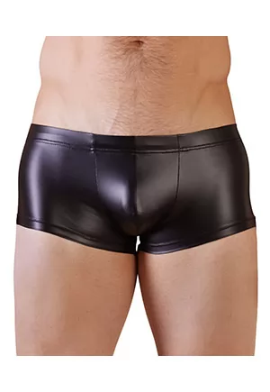 Un shorty effet cuir classique intemporel. Ce shorty noir classique devrait être dans l'armoire de chaque homme car il peut être porté avec absolument n'importe quoi et vous donner une belle silhouette. Le shorty se distingue par sa matière mate brillante et sa ceinture élastique recouverte de tissu qui le rend parfaitement ajusté et extrêmement...