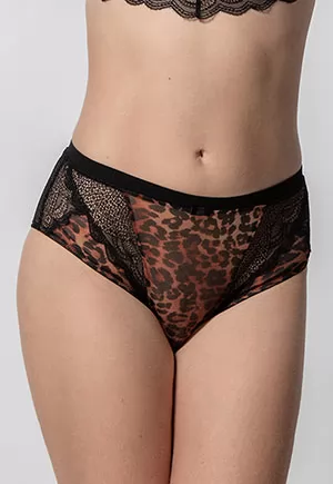 Shorty collection Wildcat de la marque Luna Splendida. Les imprimés animaliers comme le léopard sont une tendance mais aussi un classique intemporel. Collection élégante d'impressions sauvages, avec ajout de dentelle et motif animal distinct sur le tulle. Composition 10% elasthanne, 90% polyamide