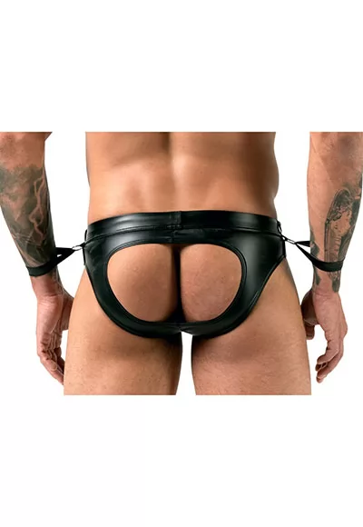 Design exclusif et captivant ! Excitant slip jock dos ouvert de Svenjoyment Bondage fabriqué à partir d'un matériau tendance à l'aspect mat, style wetlook, qui met en valeur toutes les bonnes parties, fermeture éclair sur le devant. Il y a un anneau de chaque côté pour les menottes incluses. Les menottes peuvent être ajustées car elles ont...