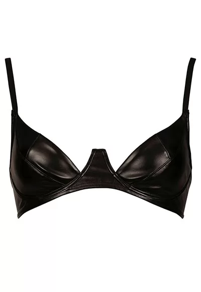 Soutien Gorge S cuir simili texturé Catanzaro, de coloris noir profond, offrant un superbe décolleté de charme. Bretelles réglables, agrafes au dos, doublure noire.  Cette matière ressemble beaucoup au cuir avec un effet texturé semblable au cuir naturel.  String coordonné vendu séparément.  Fabrication dans les ateliers Français, signé par...