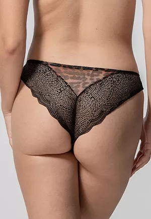 Tanga collection Wildcat de la marque Luna Splendida. Les imprimés animaliers comme le léopard sont une tendance mais aussi un classique intemporel. Collection élégante d'impressions sauvages, avec ajout de dentelle et motif animal distinct sur le tulle. Composition 10% elasthanne, 90% polyamide