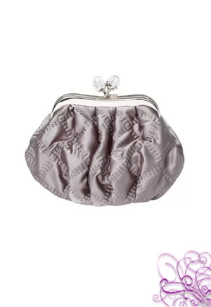 Trousse de maquillage matelassée argent 14cm.  Très originale, trousse de maquillage élégante à fermeture bijou façon porte monnaie.  Hauteur 9cm, largeur 14cm, épaisseur 7cm.