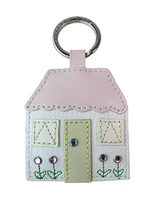 Porte clefs en cuir maison toit rose. Un porte clés girly, un brin buccolique, aux petites fleurs en strass. Un magnifique cadeau pour femme ou jeune fille sensible.